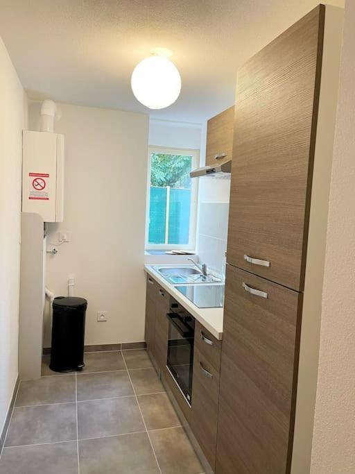 Rm-0 - Appartement F2 Au Rdc A Mulhouse Pour 1-2 Pers Esterno foto